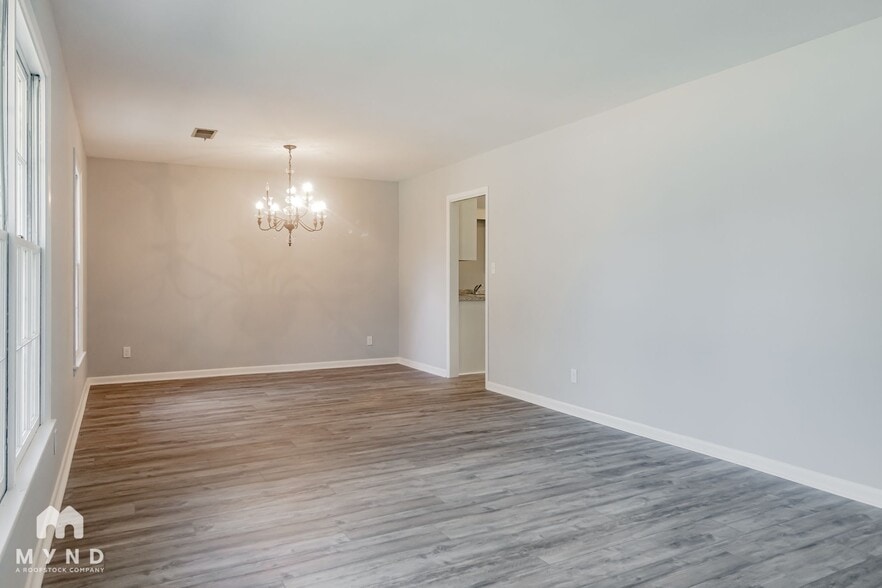 Building Photo - 1305 19th Ave SW