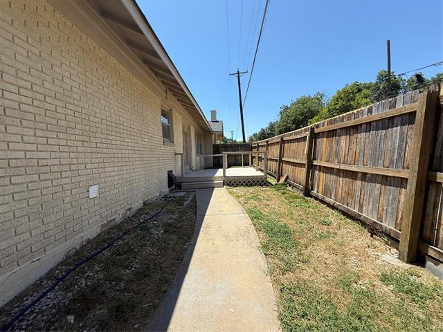 Building Photo - 2126 Mistletoe Ave