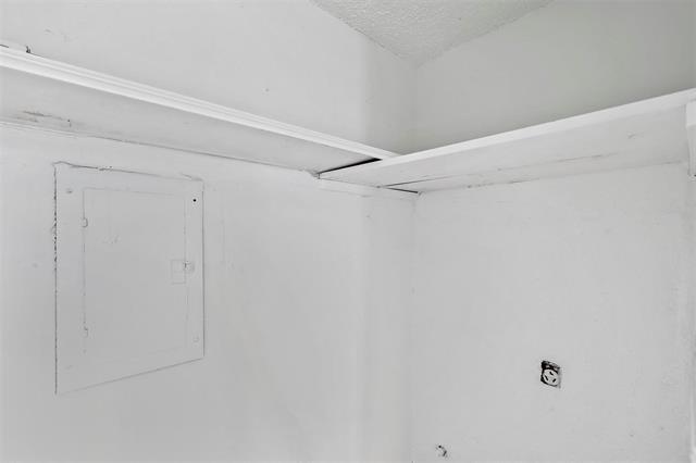 Building Photo - 2160 Fleur De Lis Ct