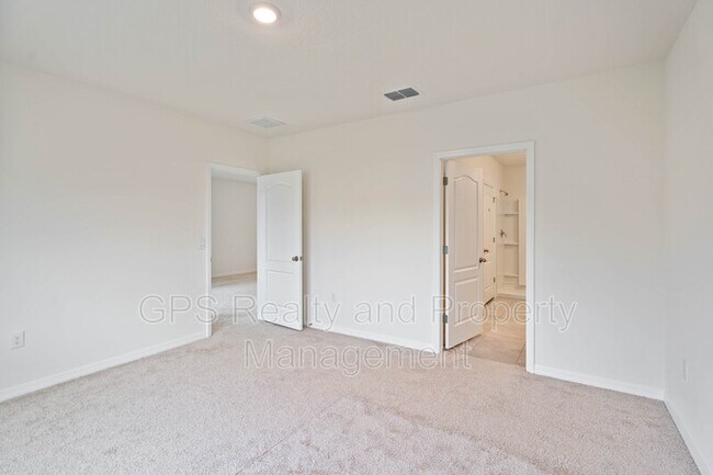 Building Photo - 739 Chinoy Rd