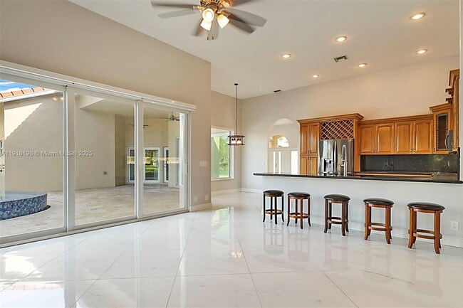 Building Photo - 10133 NW 48th Dr