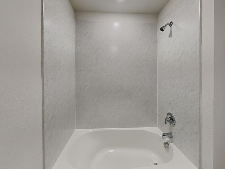 Building Photo - 713 Glover Dr