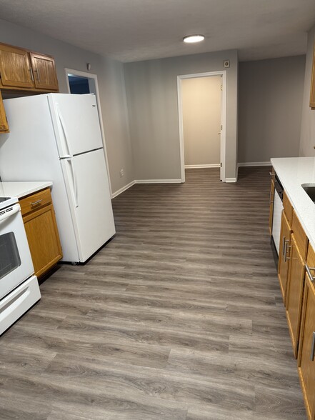 Building Photo - 141 E University Pky