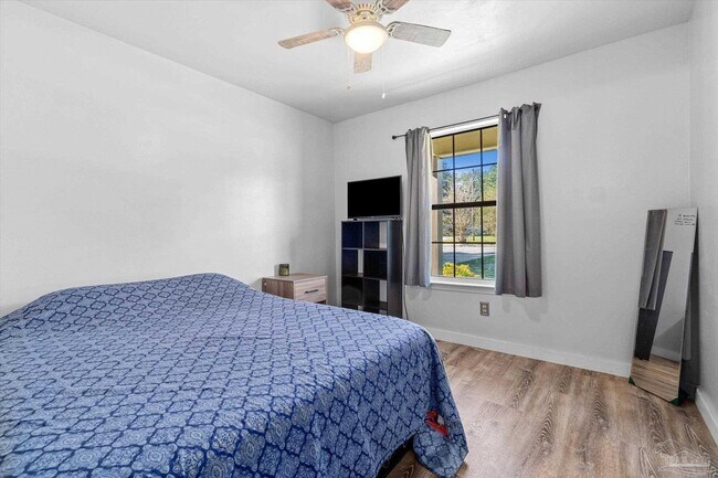 Building Photo - 10663 Silver Creek Dr