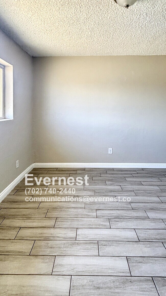 Building Photo - 718 W Wilson Ave