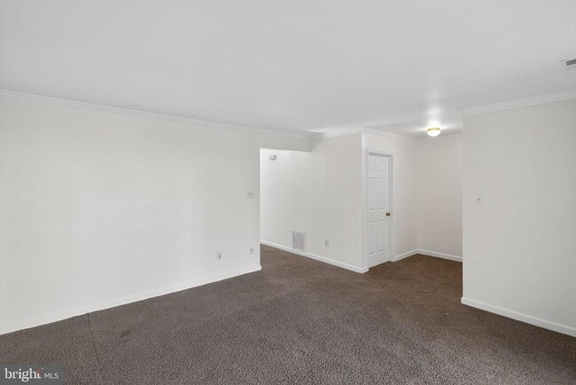 Building Photo - 219 Heather Ct