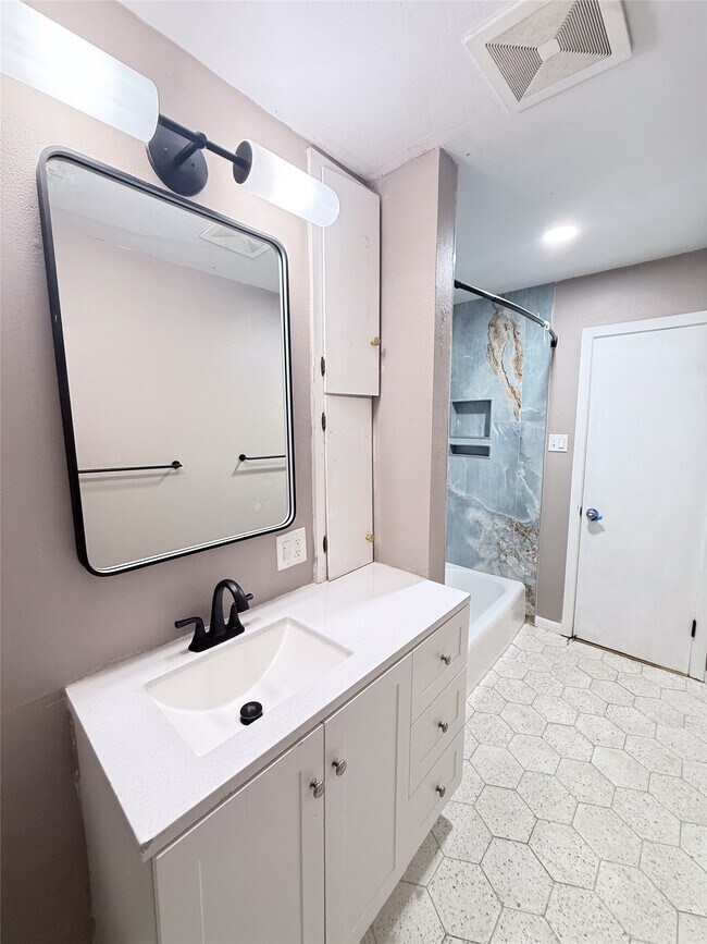 Building Photo - 9506 Carousel Ln