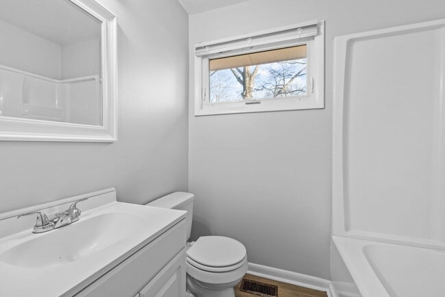 Building Photo - Beautiful 3BR Home in SE Raleigh - Fully Renovated + HUGE Fenced in Yard!