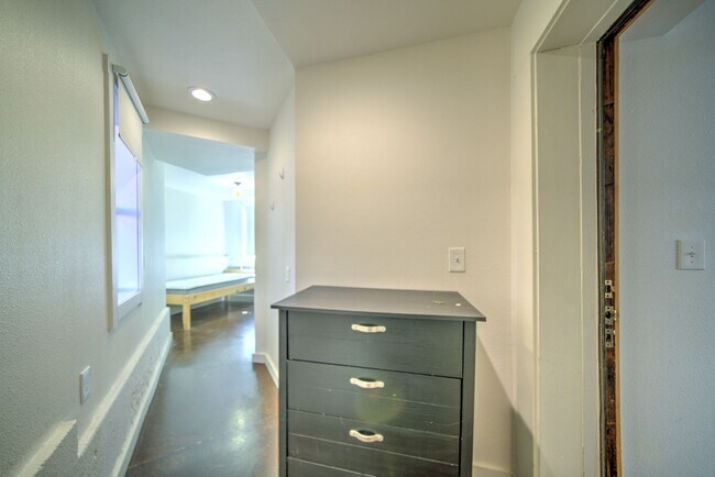 Building Photo - 2225 Blake St