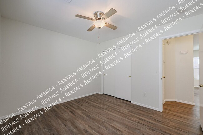 Building Photo - 13421 W Keim Dr