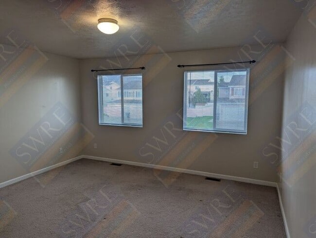 Building Photo - 3 Bedroom 2.5 Bath Townhouse