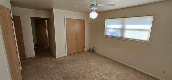 Building Photo - Gorgeous 3 bedroom, 2 bath home Available 4/17