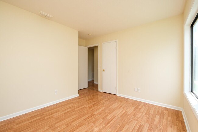 Building Photo - 40 South Ave