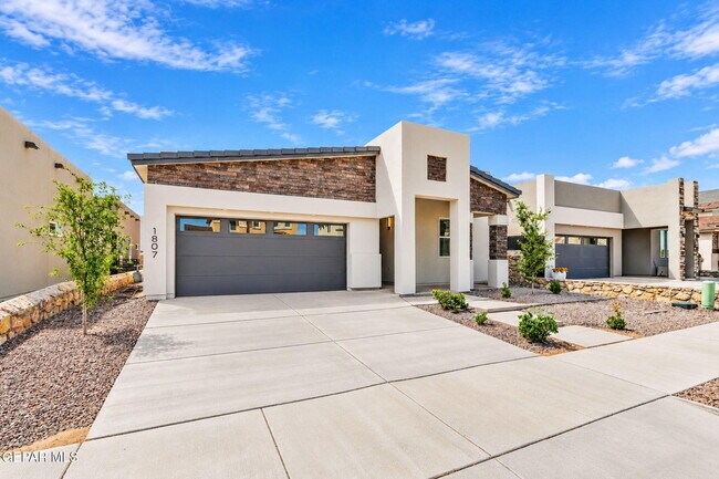 Building Photo - 1807 Ritzy Lou Pl