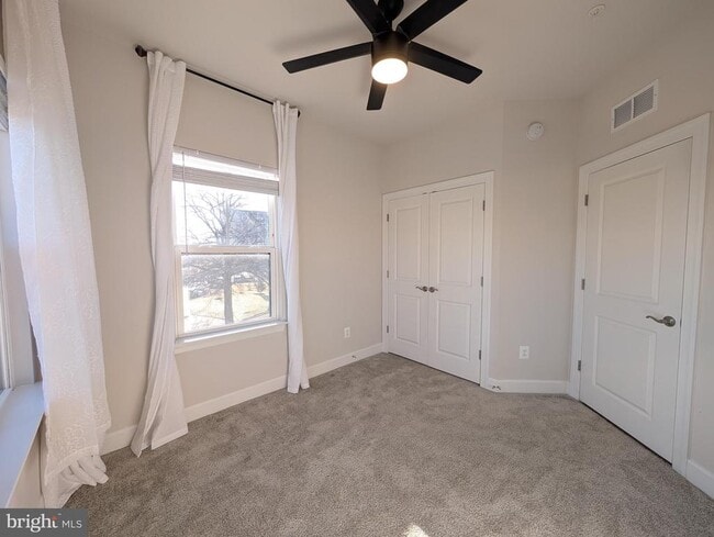 Building Photo - 6710 Belcrest Rd