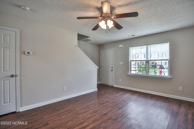 Building Photo - 4001 Banister Loop