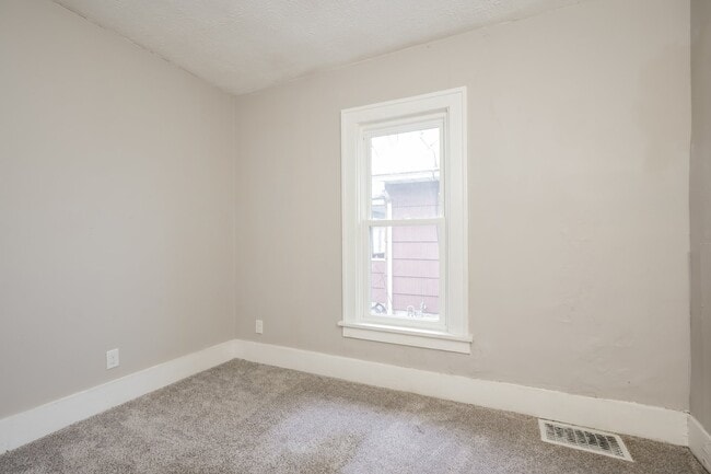 Building Photo - 1346 N Johnson St