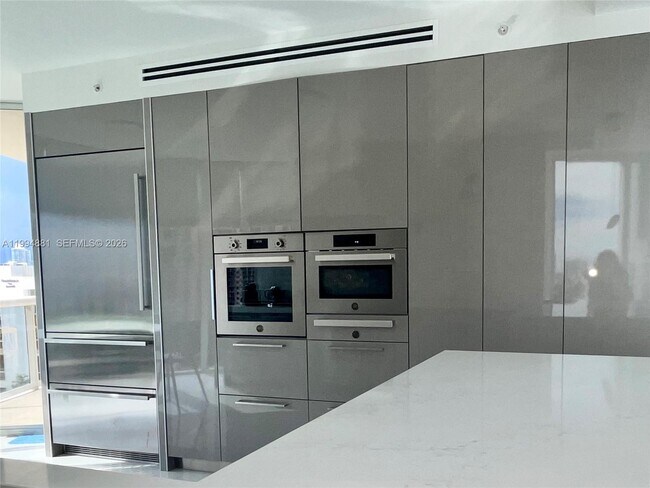 Building Photo - 17555 Collins Ave