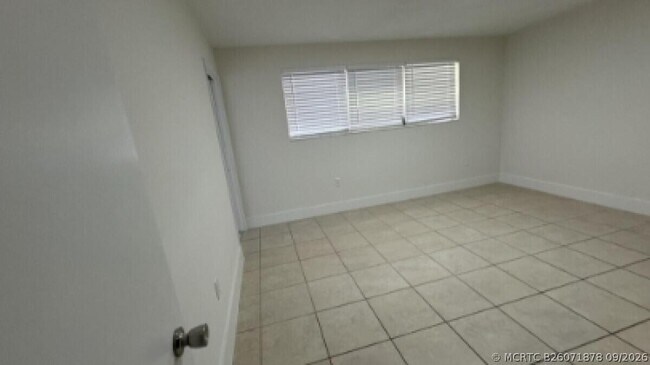Building Photo - 842 S 63rd Ave