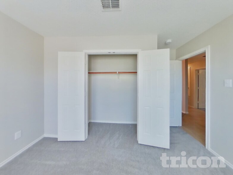 Building Photo - 6216 Thoroughbred Trail