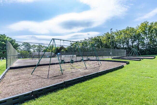 Building Photo - 2004 Granville Rd