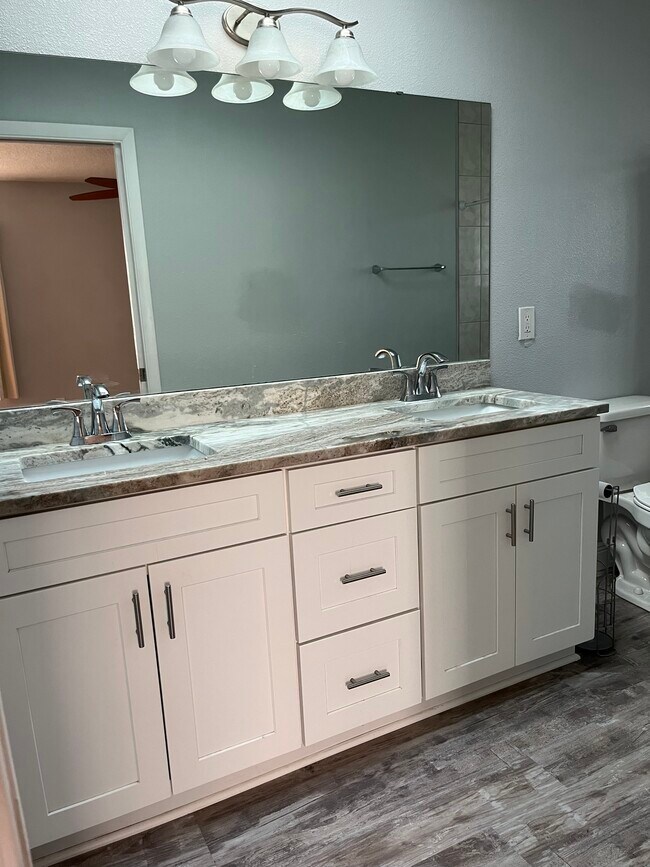 Building Photo - 325 Redwing Way