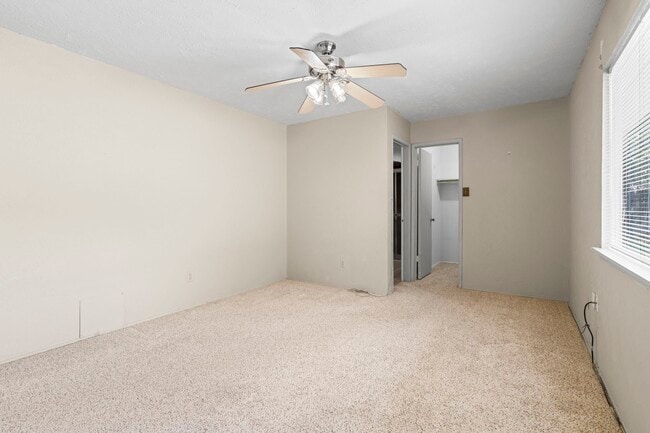 Building Photo - 2126 Turtle Creek Dr
