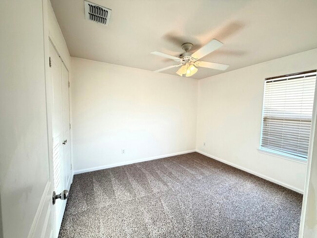 Building Photo - 2644 Calmwater Dr