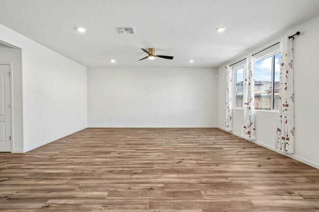 Building Photo - 1835 Shima Ave