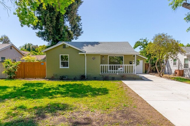 Building Photo - Remodeled La Loma Bungalow!