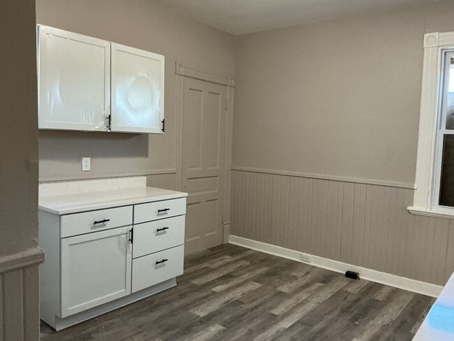 Building Photo - 4 bedroom single family home