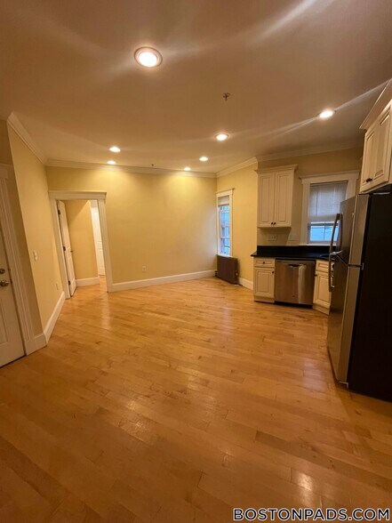 Building Photo - 156 Magazine St