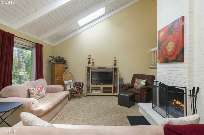 Building Photo - 15 Britten Ct