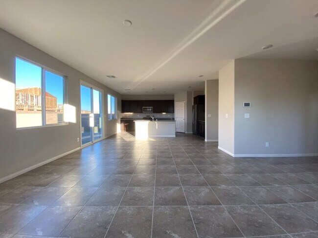 Building Photo - 4 BED 2.5 BATH 2 CAR GARAGE,  LARGE CORNER...