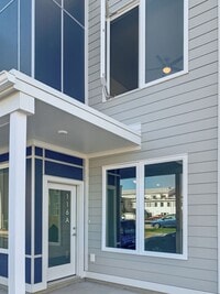 Building Photo - 2 Bedroom, 2 Bathroom downstairs unit in Manchester! Tons of natural light, modern look