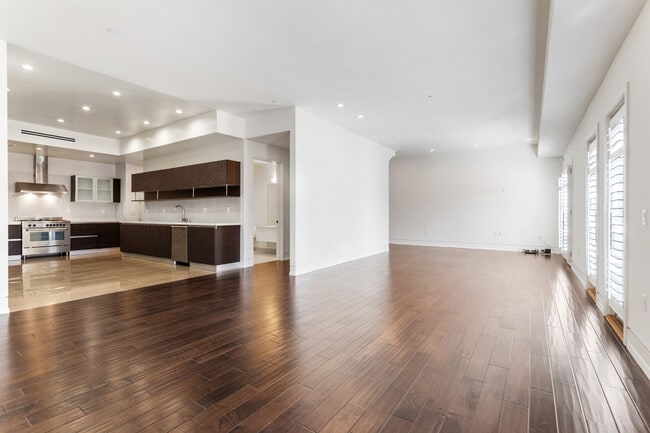 Building Photo - 225 S Hamilton Dr