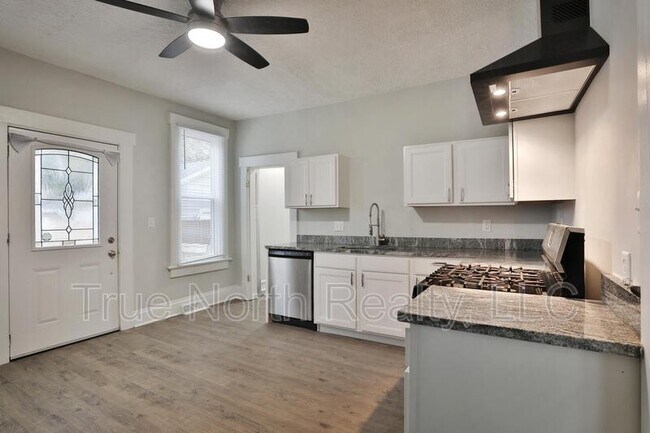 Building Photo - 628 E Whittier St