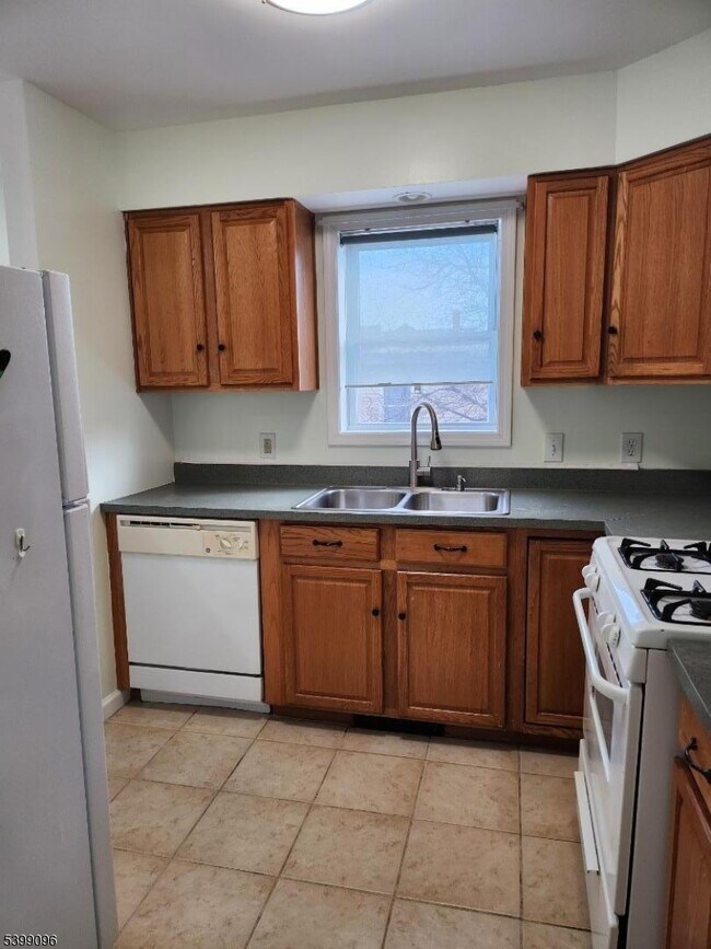 Building Photo - 83 Wayne Ave