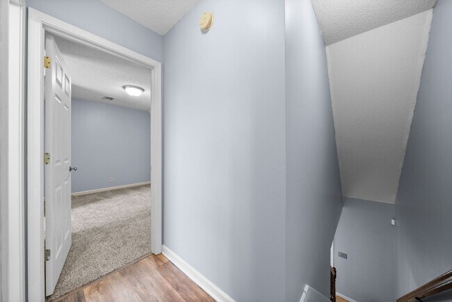 Building Photo - Nice Home on Cul-Du-Sac Large Backyard clo...