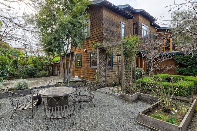 Building Photo - Craftsman Custom built home