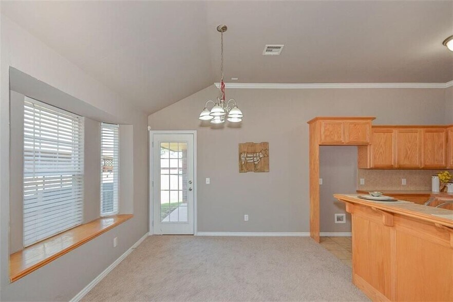 Building Photo - 913 Eagle Cliff Dr