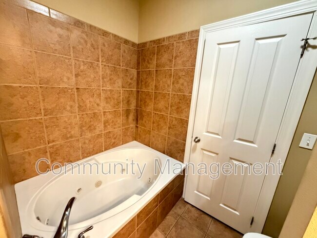 Building Photo - 809 Summer Breeze Dr