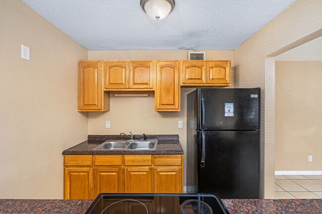 Building Photo - 2 Bedroom at Acqua Condominium