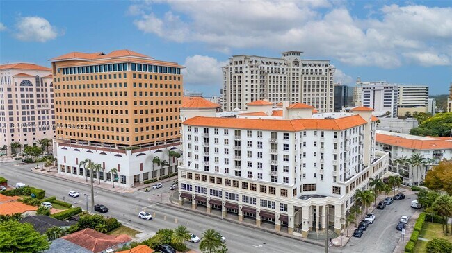 Building Photo - 2030 Douglas Rd