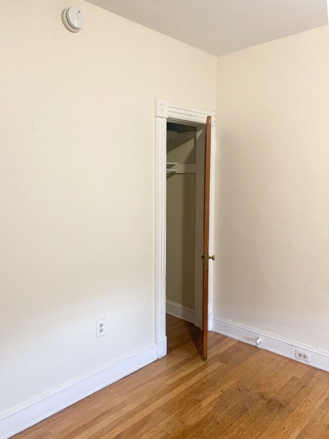 Building Photo - 2315 N Charles St