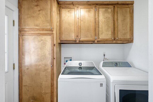 Building Photo - 1232 Co Rd 1805