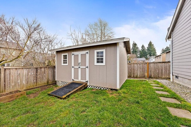 Building Photo - Beautiful Single-Story Olympia Home with Dog Wash, Garden Beds & Thoughtful Layout