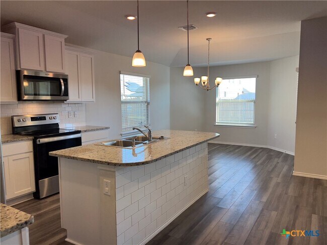 Building Photo - 302 Saddleback Trl