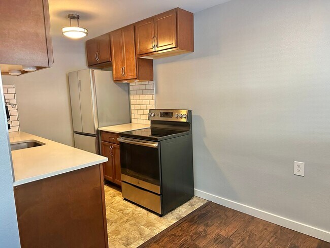 Building Photo - 530 W Olympic Pl