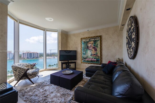 Building Photo - 300 South Pointe Dr
